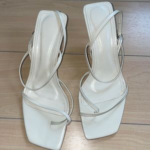 White strap sandals in really good condition